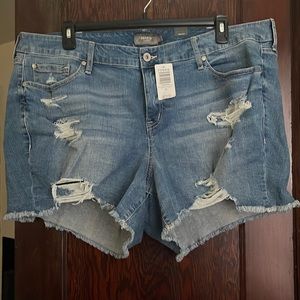 Mid rise denim short size 24